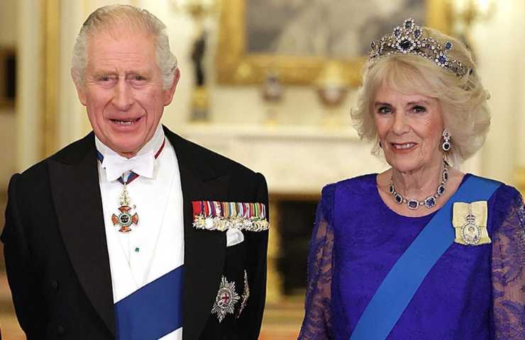 Re Carlo III Principe Andrea Principe Harry Spare Scandali famiglia reale inglese