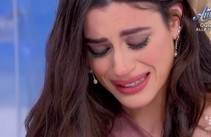 Lavinia Mauro piange